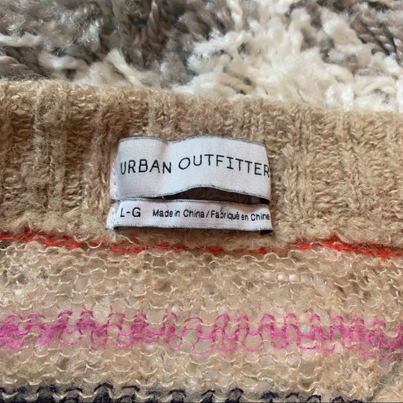 Sold! Urban Outfitters cropped sweater - Picture 5 of 7